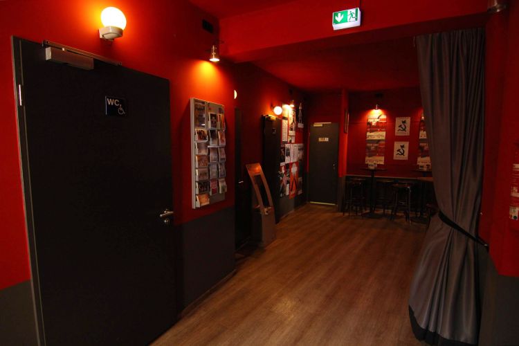 Eingang zum Saal Eingang zum Saal